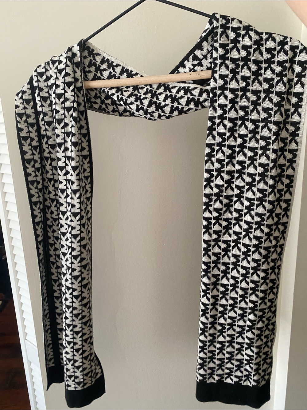 Michael Kors Black and White Knit Logo-Pattern Scarf